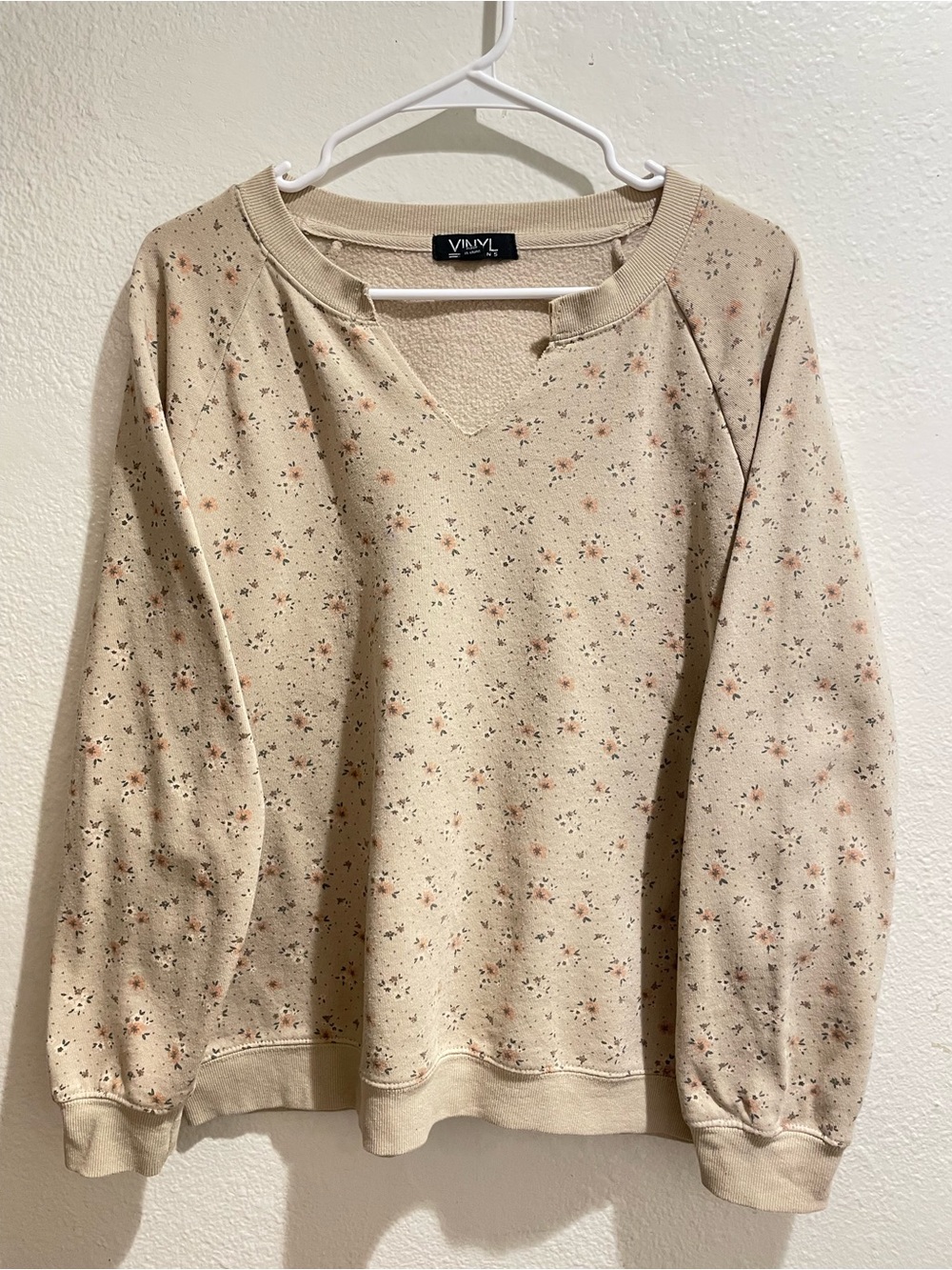 🌸 Vinyl Icons Dainty Floral Raglan Sweatshirt • Size Large